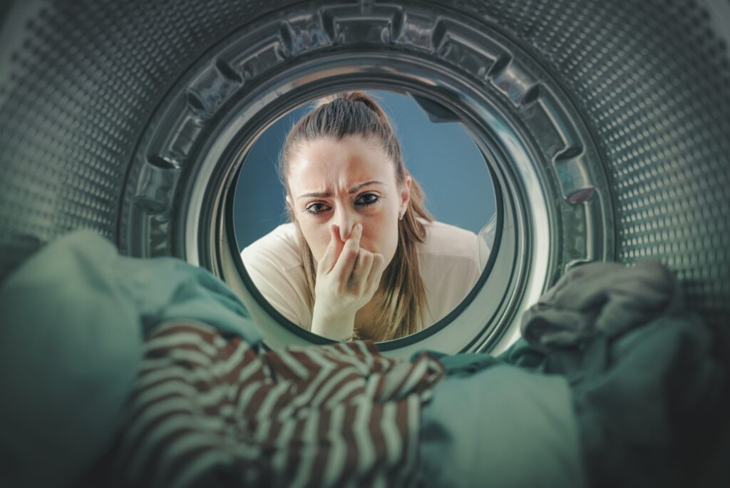 Smelly washing machine and laundry
